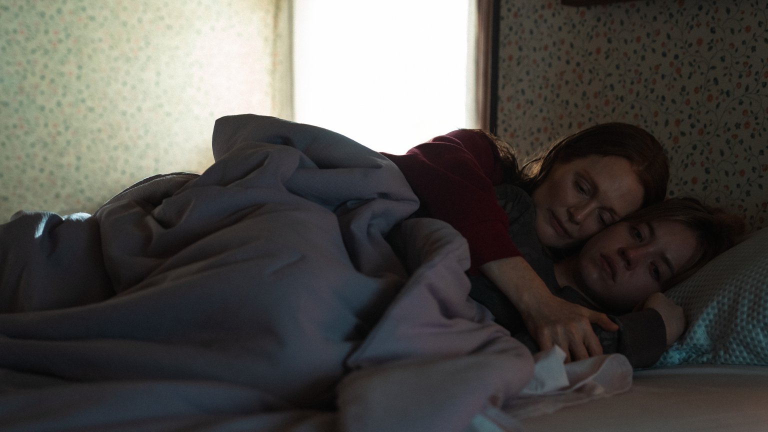 Julianne Moore en Sydney Sweeney binnenkort samen te zien in zinderende thriller