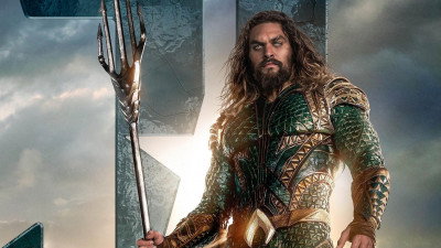Jason Momoa haalt hard uit naar studio Warner Bros.