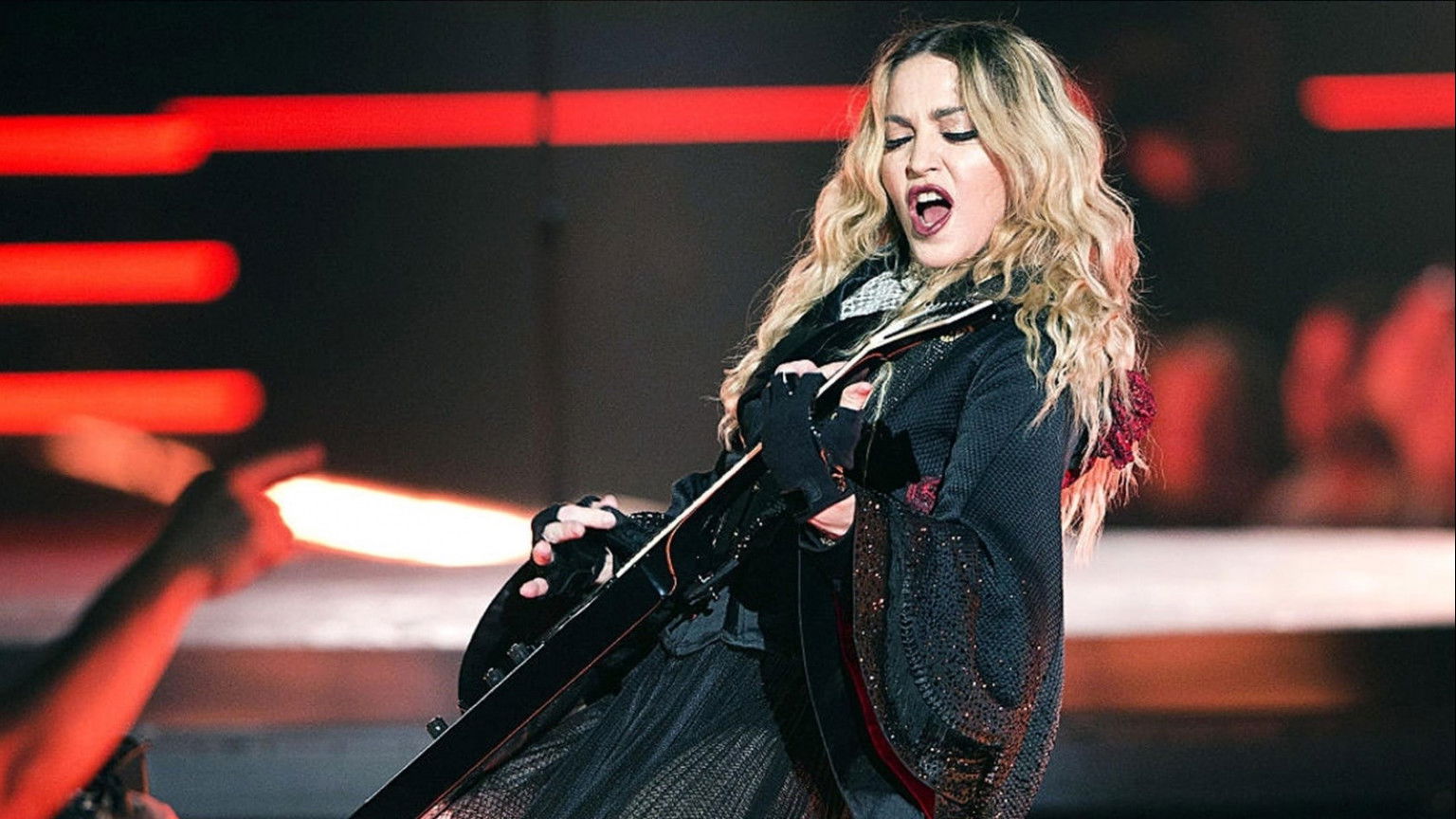 Madonna regisseert een biopic over haar eigen leven