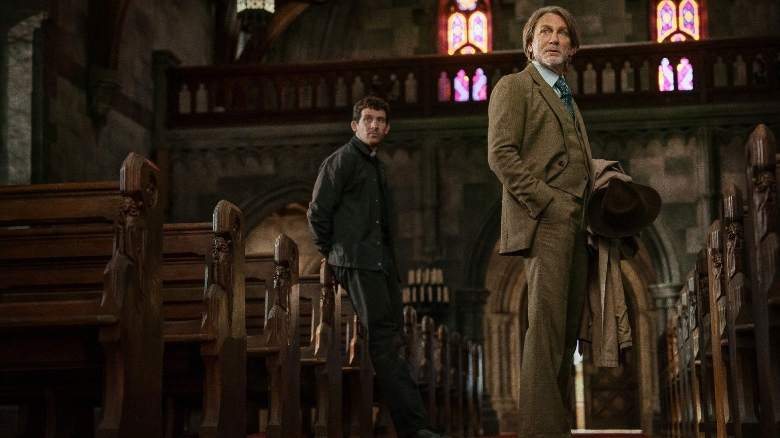 Netflix deelt mysterieuze eerste beelden van 'Wake Up Dead Man: A Knives Out Mystery'