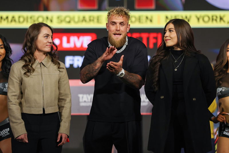Panelfoto 'Katie Taylor vs. Amanda Serrano 3' via Sarah Stier/Getty Images for Netflix