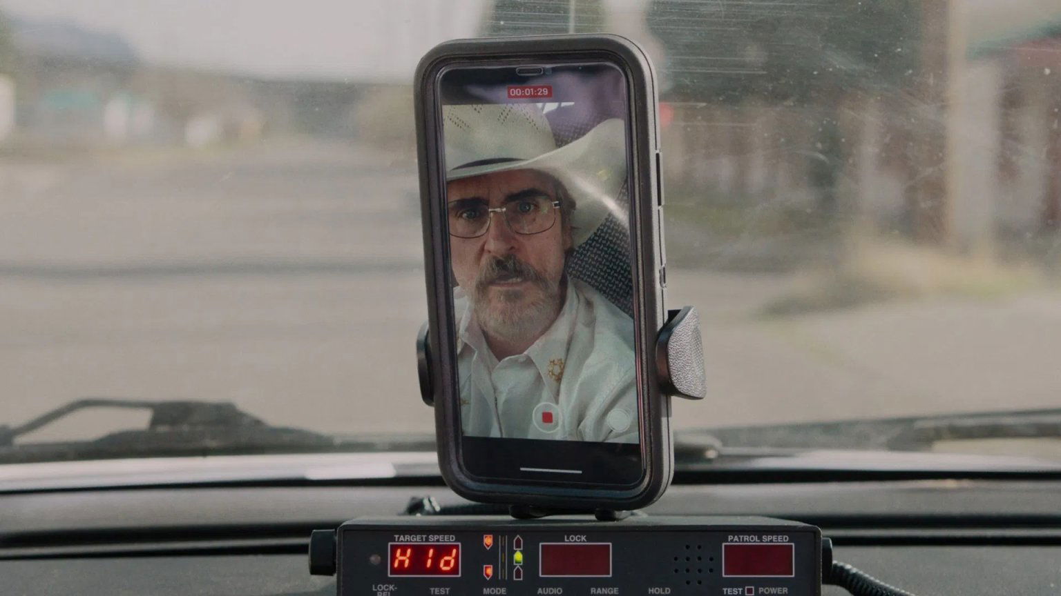 Joaquin Phoenix en Emma Stone komen voorbij in speciale vooruitblik 'Eddington'