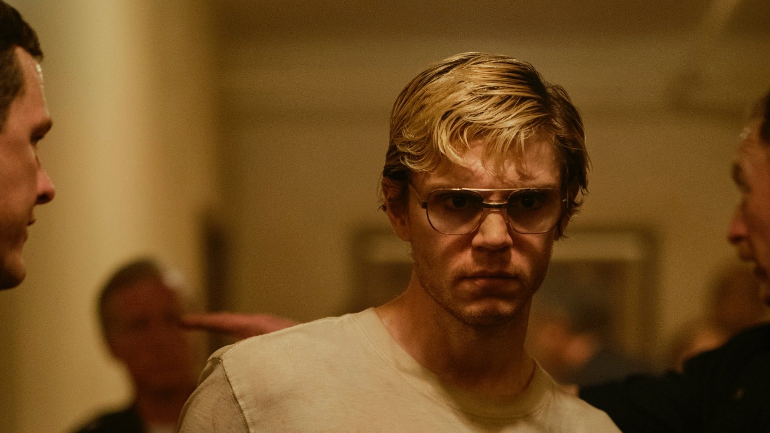 Geschokte reacties na eerste beelden van nieuwe serie 'Monster'-regisseur Ryan Murphy