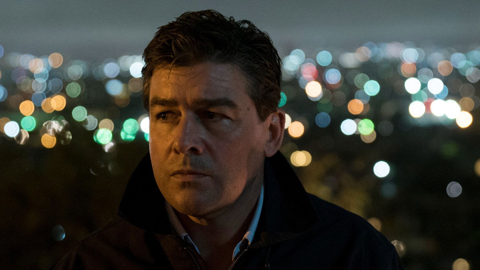 Volop lof voor duistere mysteryserie: 'Zo'n beetje de beste serie van Netflix'