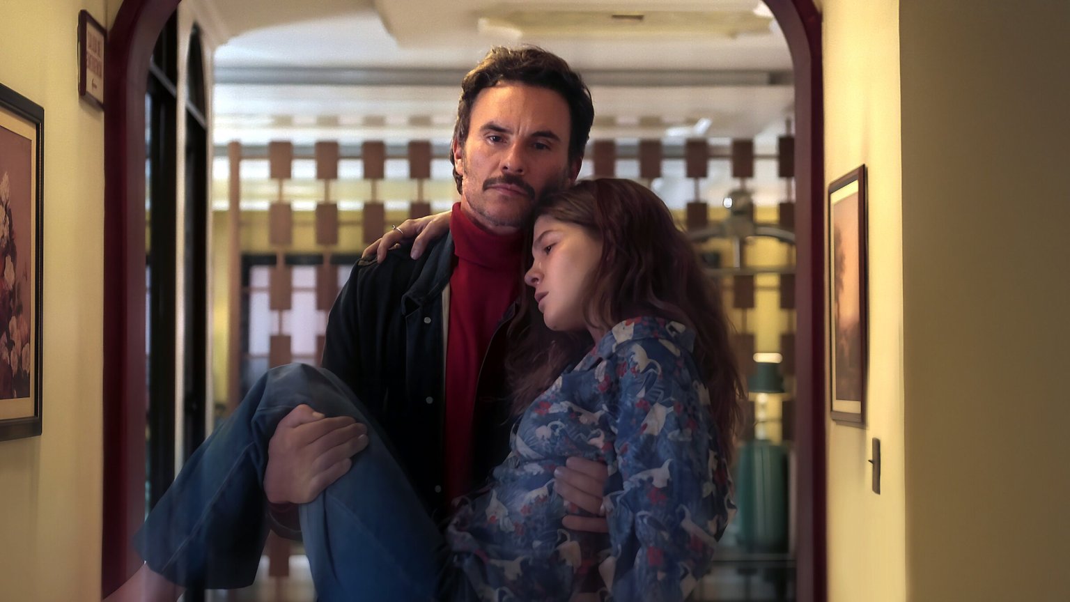 Nieuwe duistere miniserie met 'Narcos'-ster nu te zien op Netflix