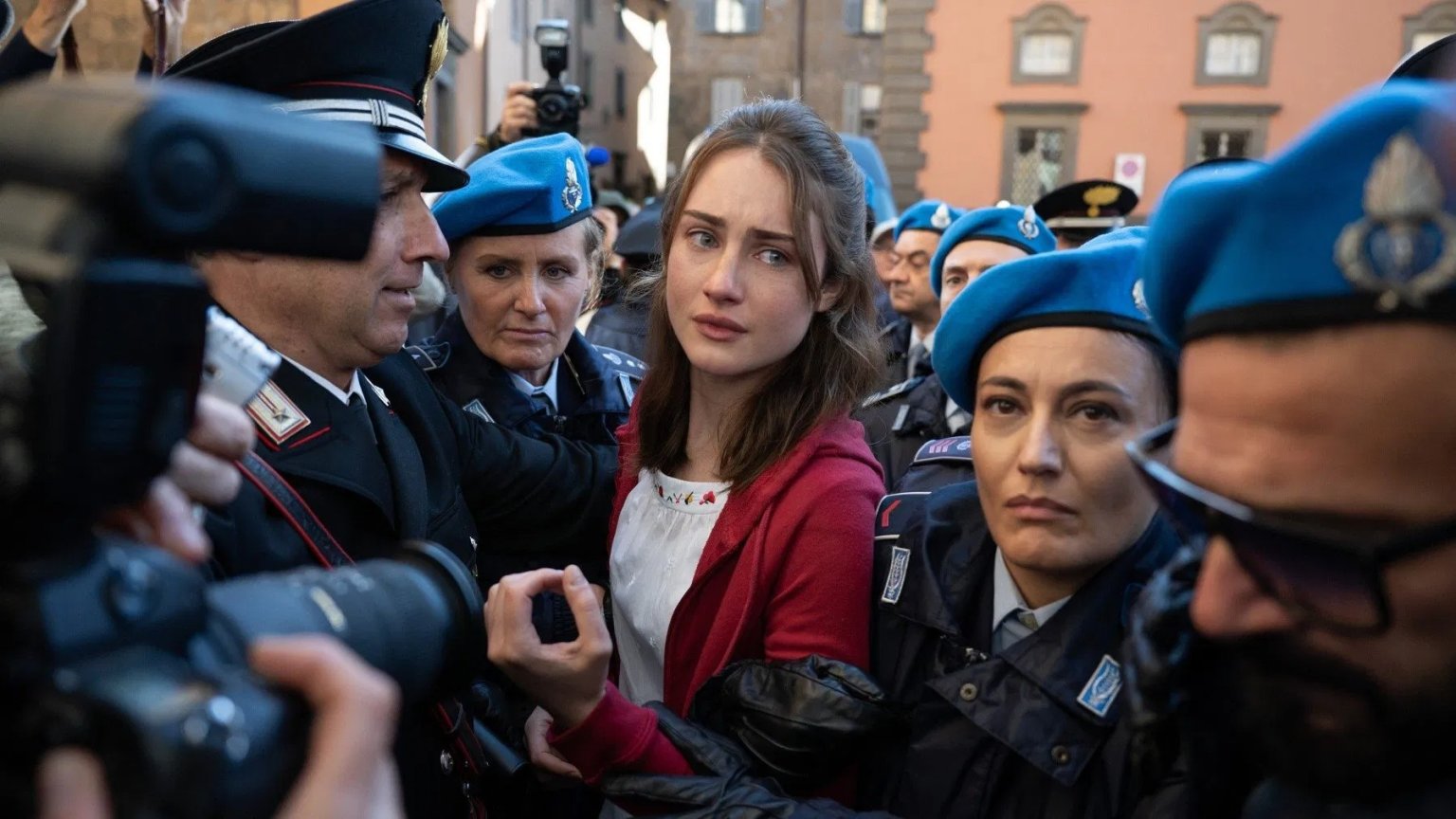 Eerste beelden onthuld van waargebeurde misdaadserie 'The Twisted Tale of Amanda Knox'
