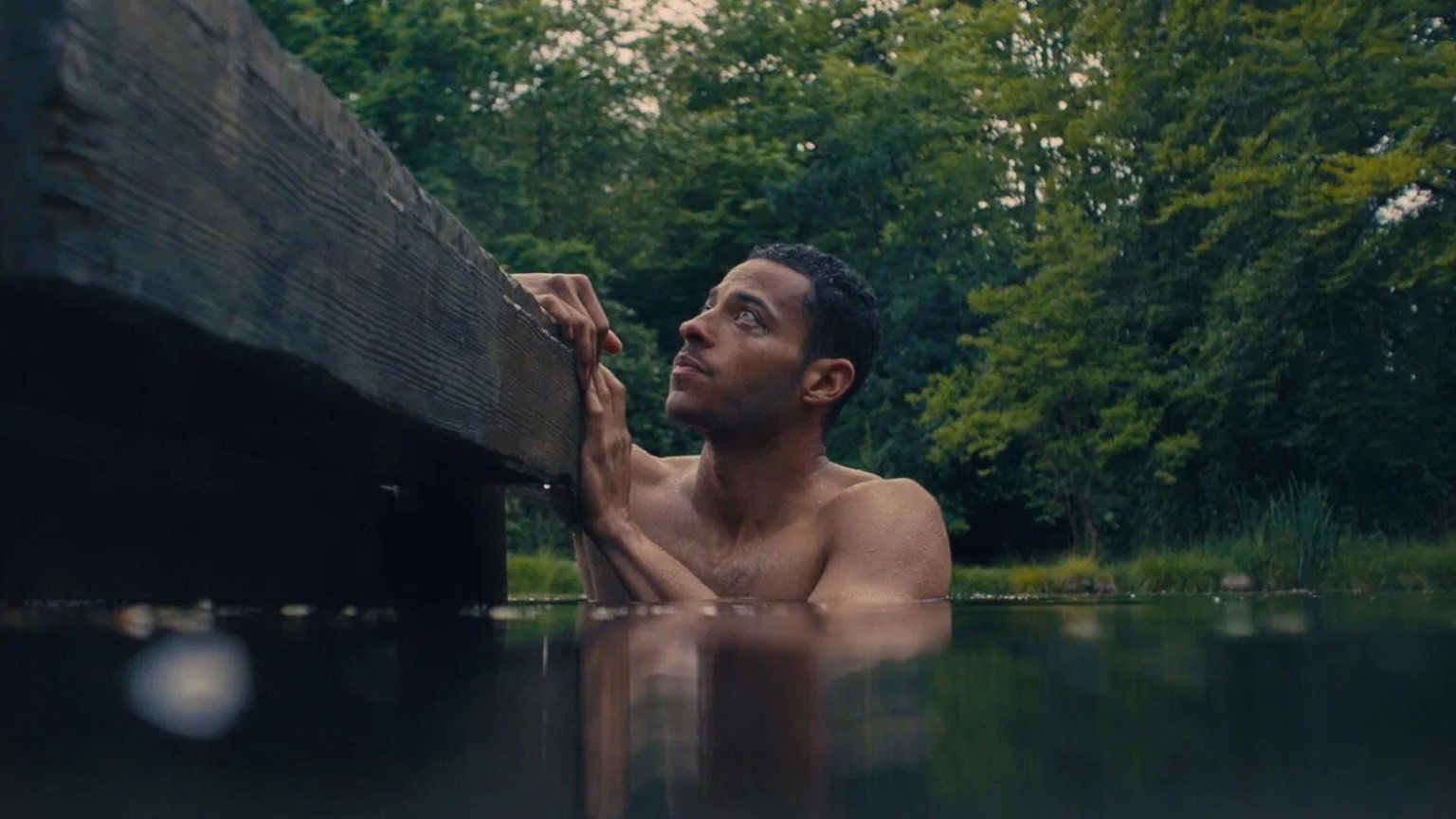 Netflix-kijkers schakelen massaal in op Britse thriller: 'Heel vermakelijk'