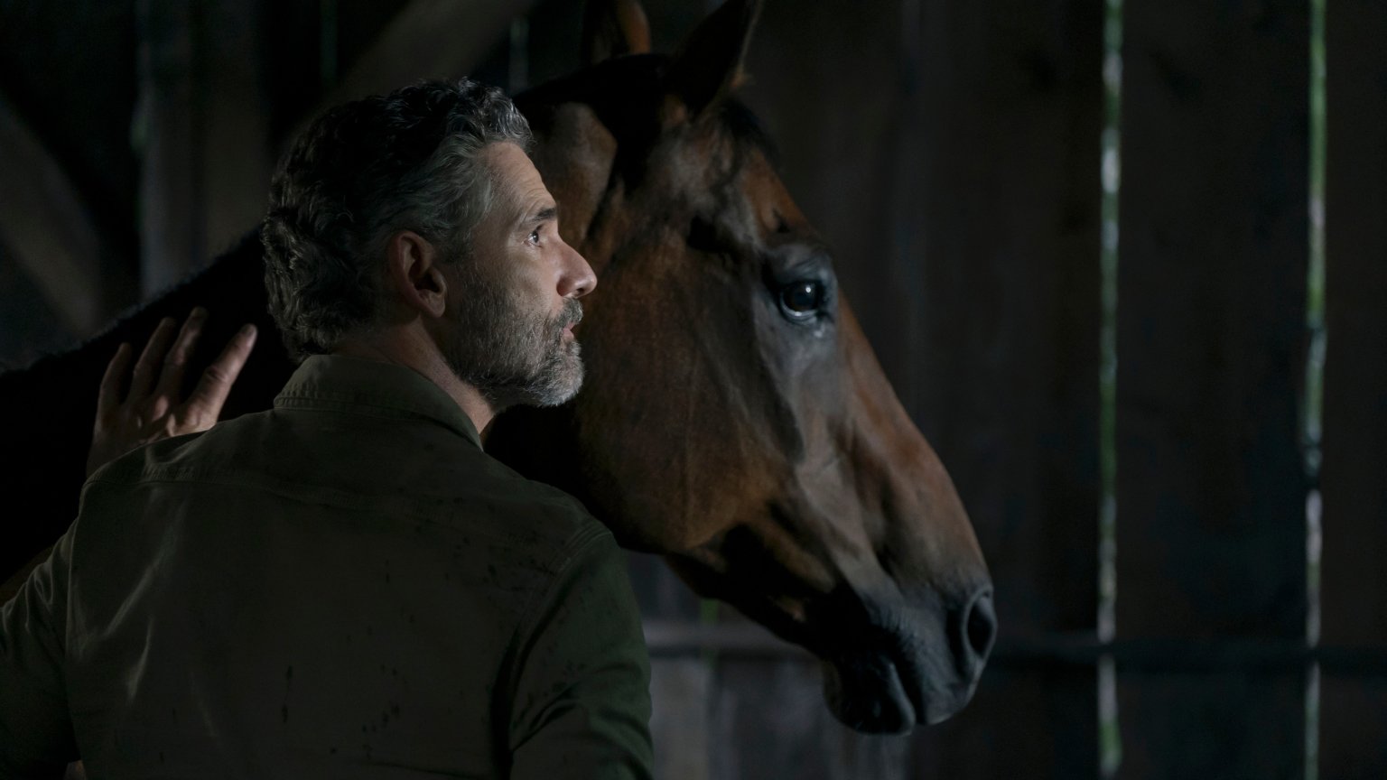 Critici bijzonder enthousiast over nieuwe duistere Netflix-serie: 'Briljant!'