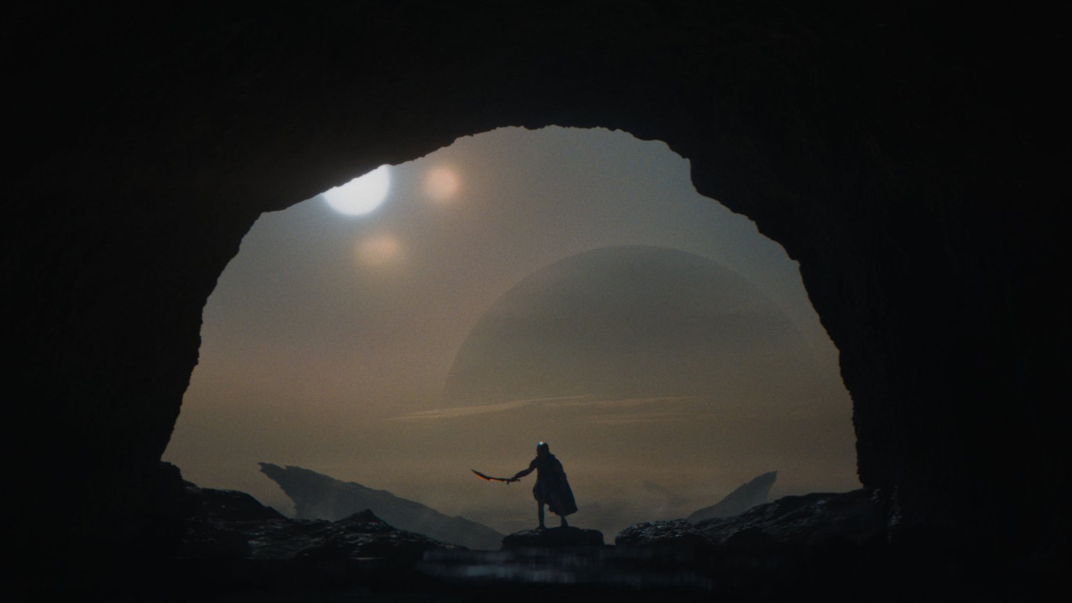 Elle Fanning vormt onverwacht duo met jonge Predator in explosieve 'Predator: Badlands'-trailer