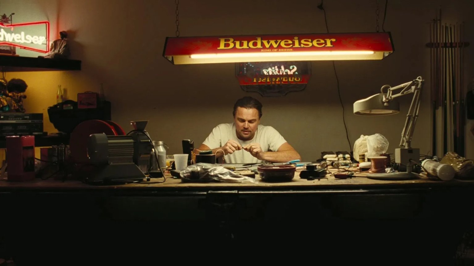 Leonardo DiCaprio schittert in de nieuwe trailer van aankomende misdaadthriller 'One Battle After Another'