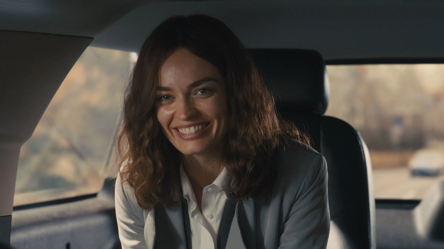 Eerste beelden: Emma Mackey in lichtvoetige nieuwkomer met Jamie Lee Curtis en Woody Harrelson