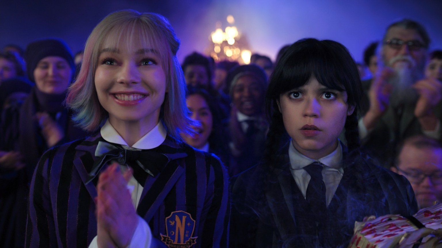 Nieuwe afleveringen 'Wednesday' lovend, maar niet kritiekloos ontvangen: 'Gestileerd, maar formulematig'