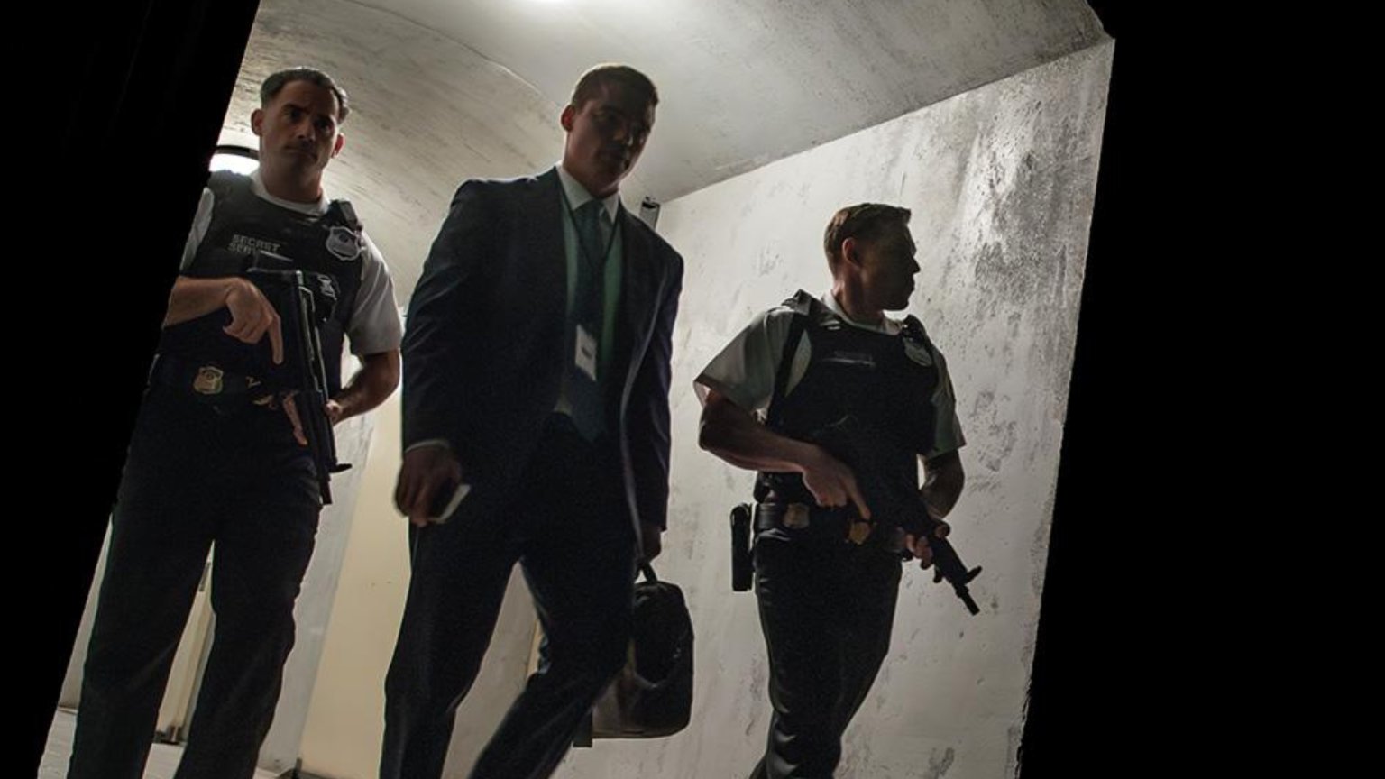 Nieuw beeld van Rebecca Ferguson in politieke Netflix-thriller van Oscarwinnende regisseur