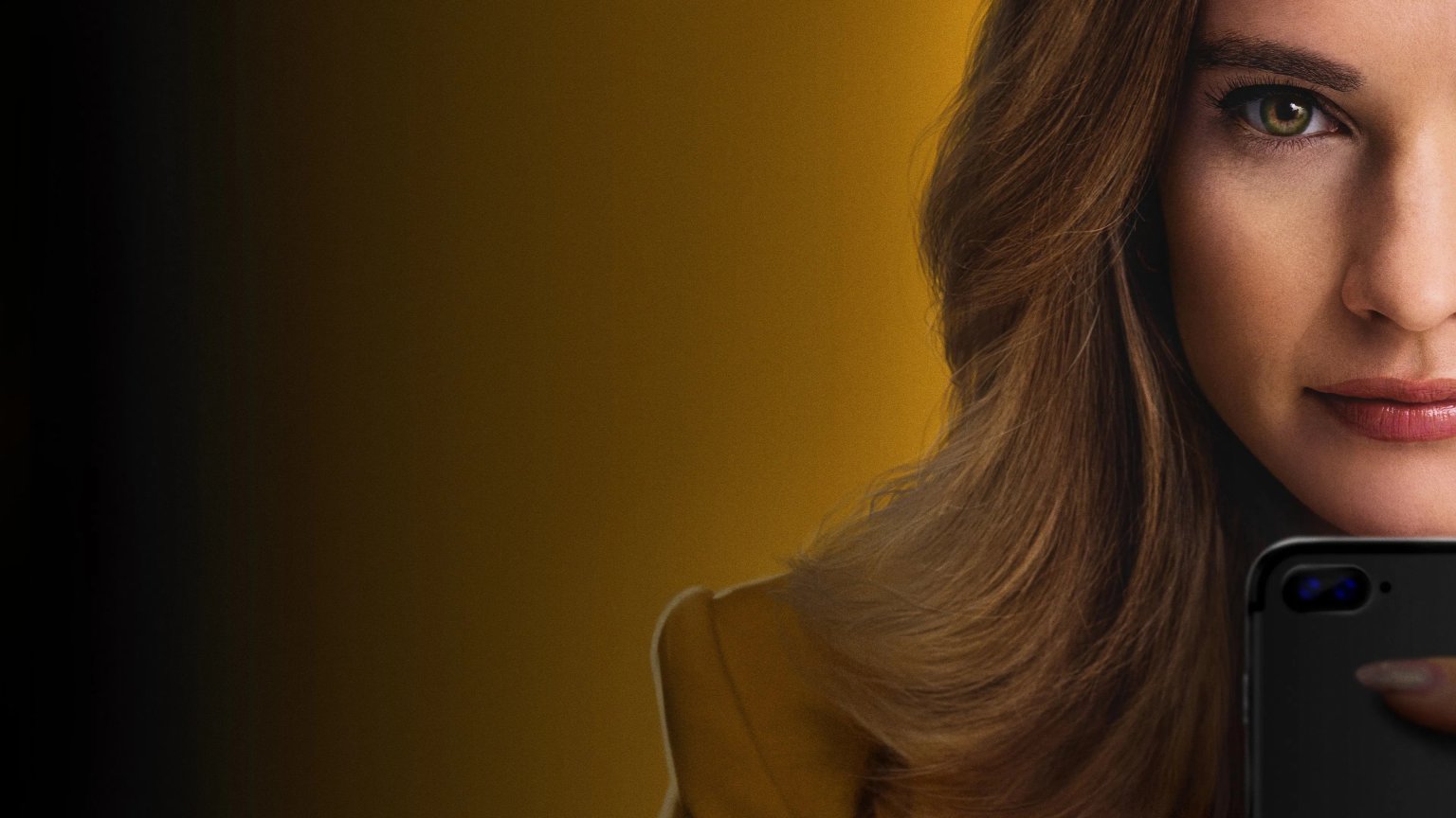 Lily James is de baas van Bumble in de trailer van biopic 'Swiped'