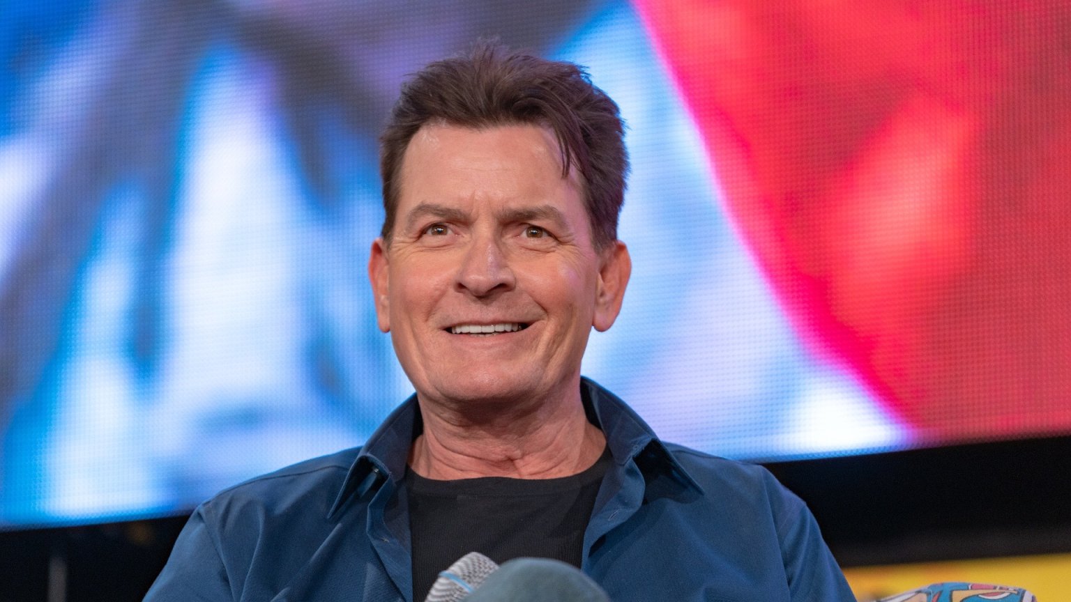 Netflix onthult trailer voor tweedelige documentaire over Charlie Sheen
