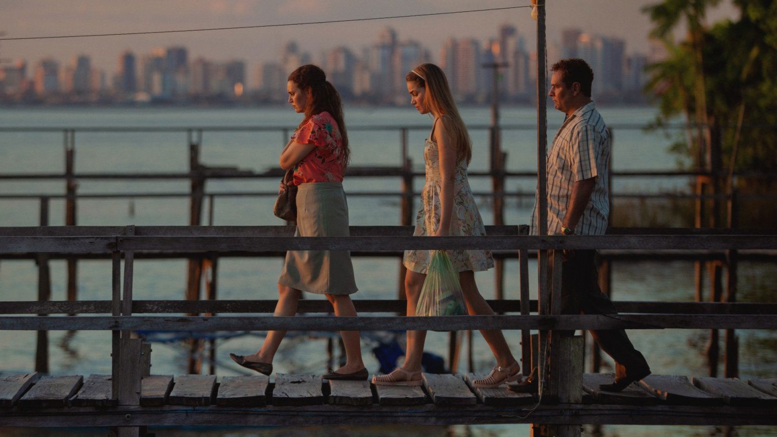 Volgende week op Netflix: nieuwe duistere miniserie over bende vrouwenhandelaars