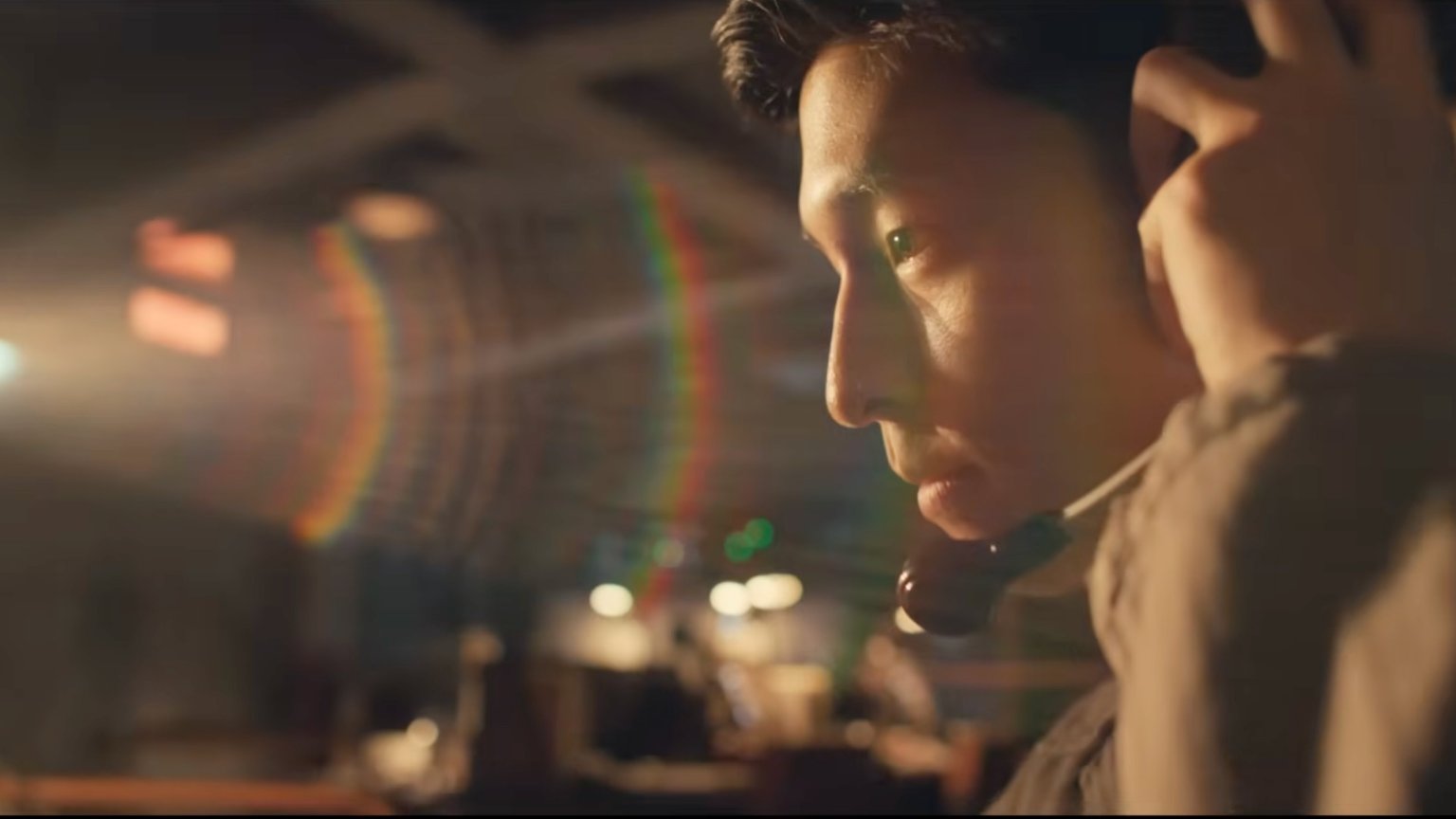 Netflix deelt eerste beelden van nieuwe actiekomedie over vliegtuigkaping