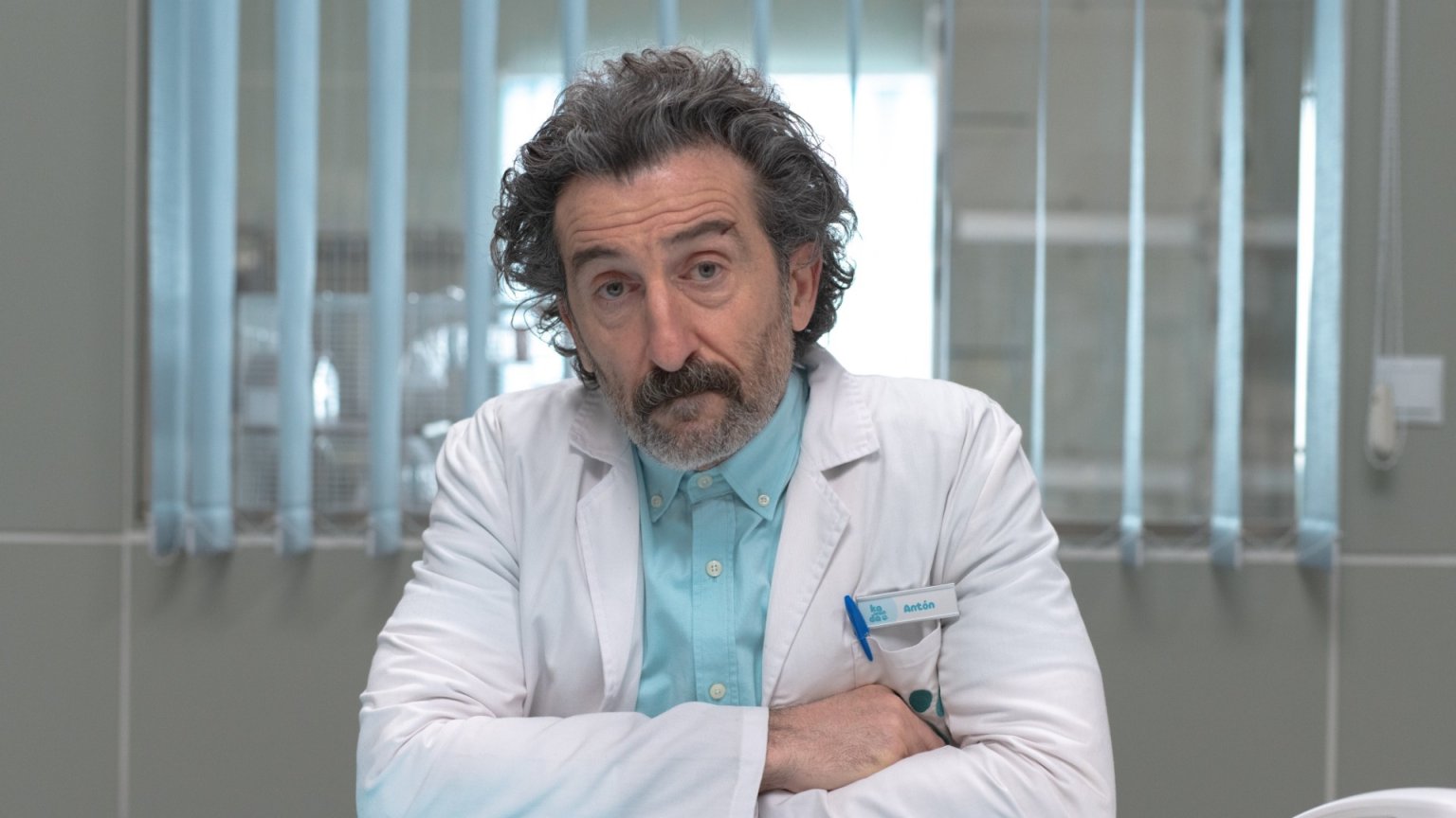 Netflix kondigt nieuwe Spaanse komedieserie aan over blutte dierenarts