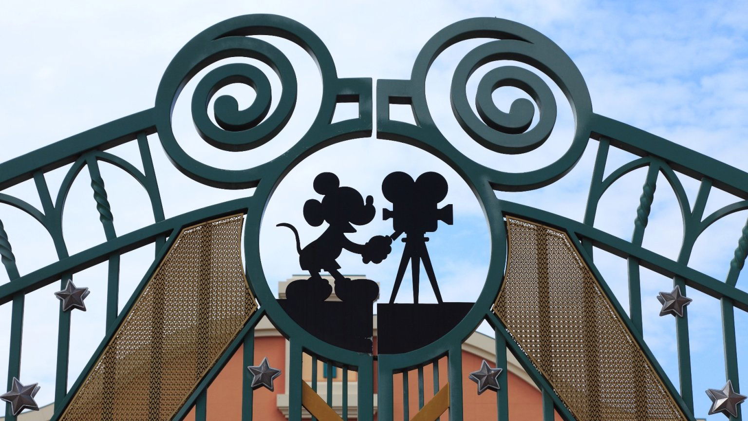 Disney kondigt nieuwe mysterieuze film aan met magische twist