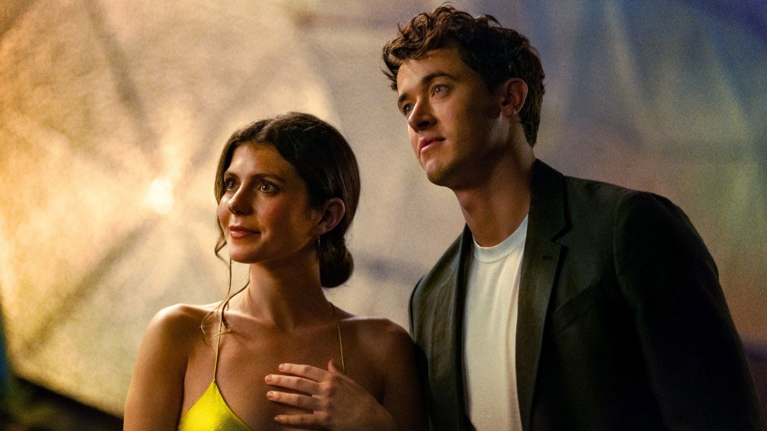 Netflix deelt eerste beelden van nieuwe feelgood-film 'People We Meet on Vacation'