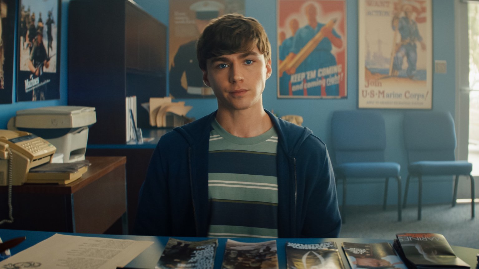 Netflix onthult eerste trailer van dramaserie 'Boots'