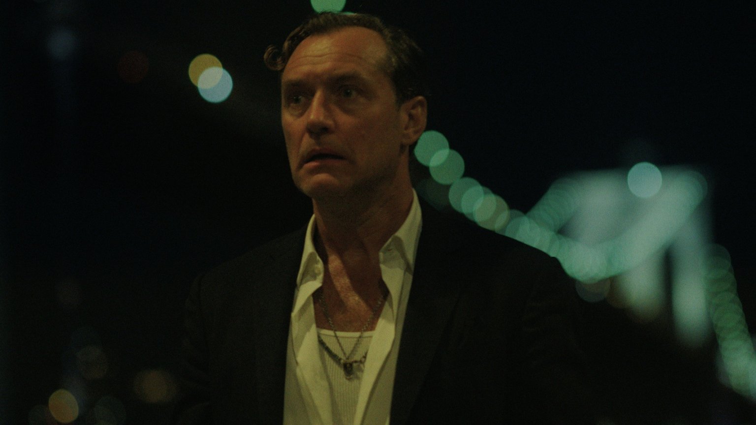 Nieuwe duistere misdaadserie met Jude Law nu te zien op Netflix