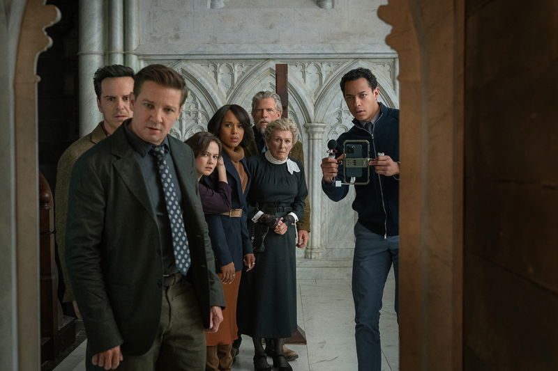 Still 'Wake Up Dead Man: A Knives Out Mystery' via Netflix