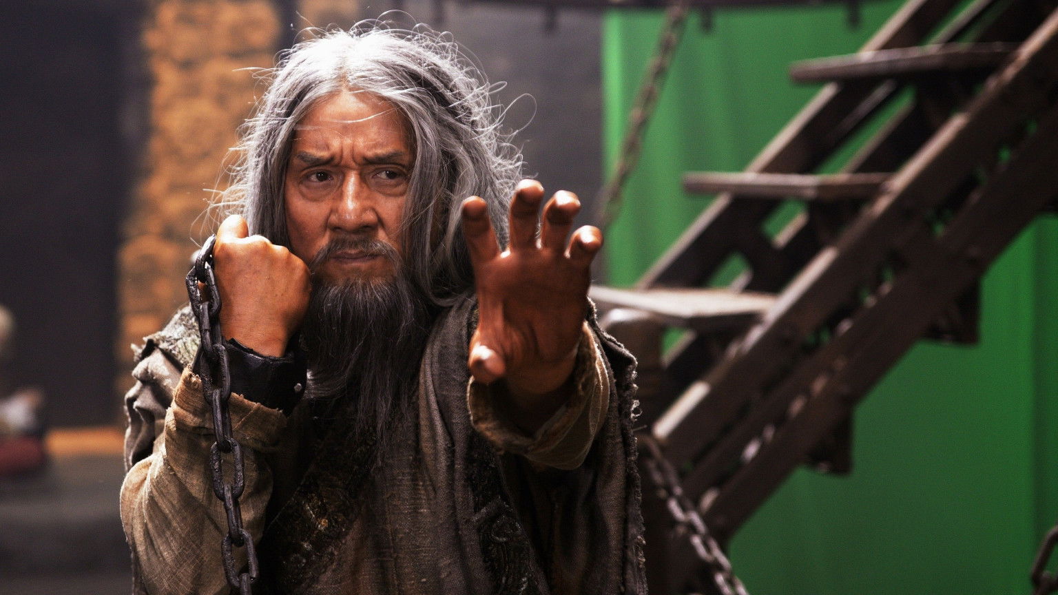 Jackie Chan in gevecht met Arnold Schwarzenegger in nieuwe 'Iron Mask'-trailer
