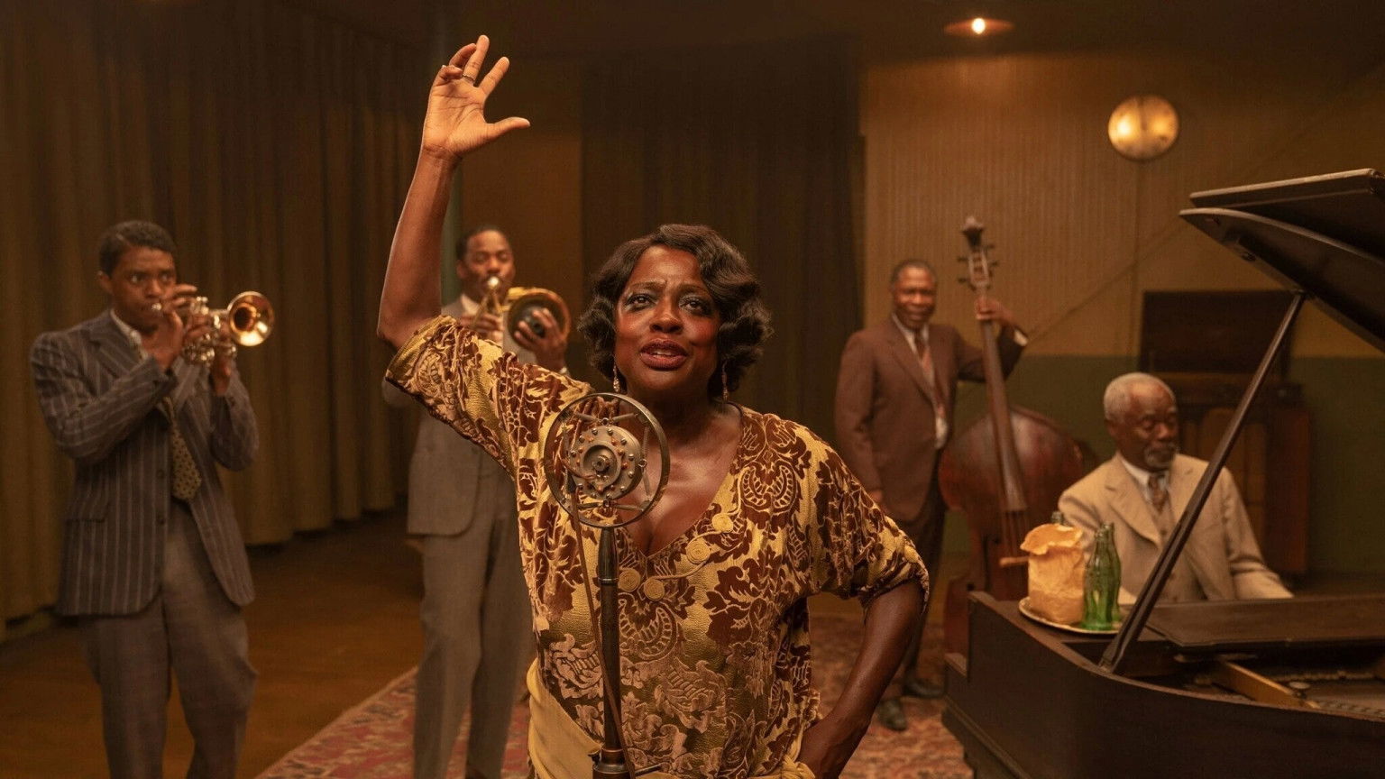 Eerste beelden van 'Ma Rainey's Black Bottom' met Chadwick Boseman nu te zien