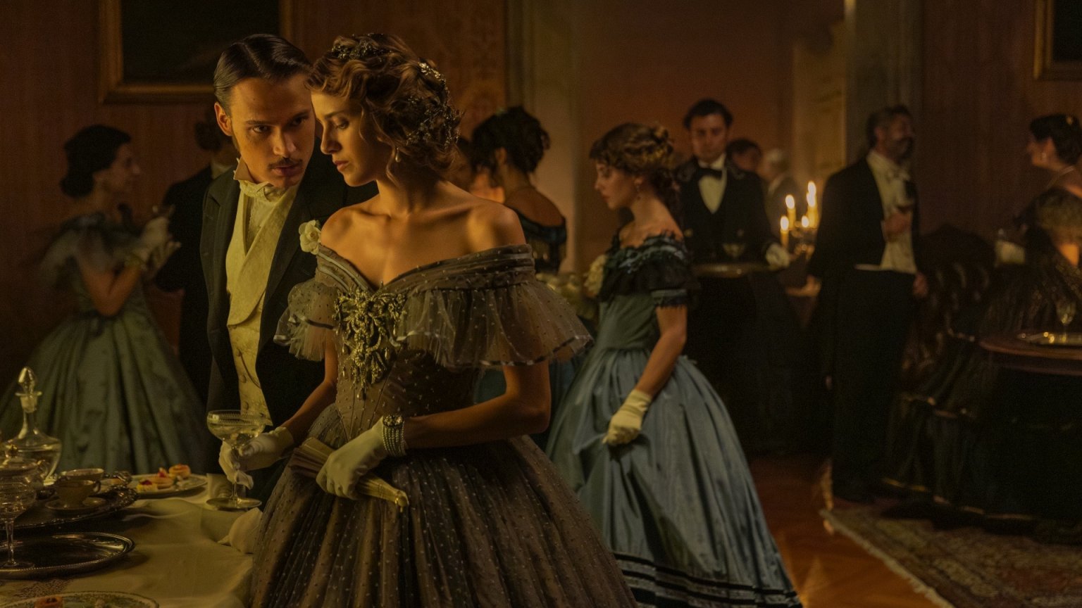 Kijkers lyrisch over uitbundig kostuumdrama op Netflix: 'Heerlijk!'