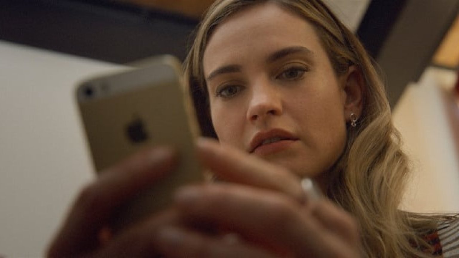 Nieuw waargebeurd drama met Lily James vanaf vandaag te zien