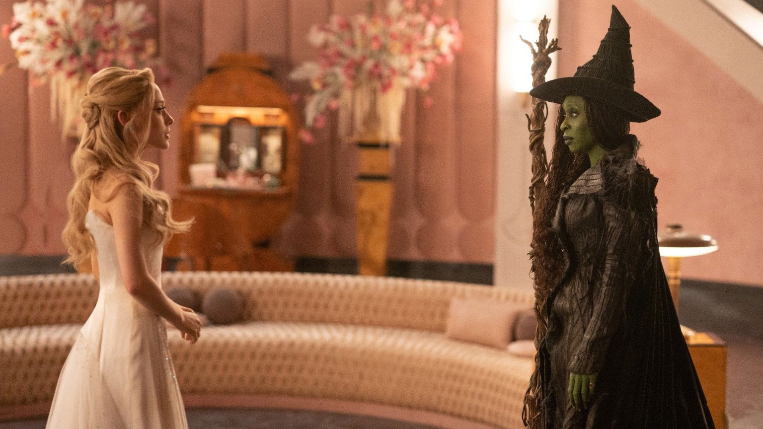Ariana Grande en Cynthia Erivo schitteren in de nieuwe trailer van 'Wicked: For Good'