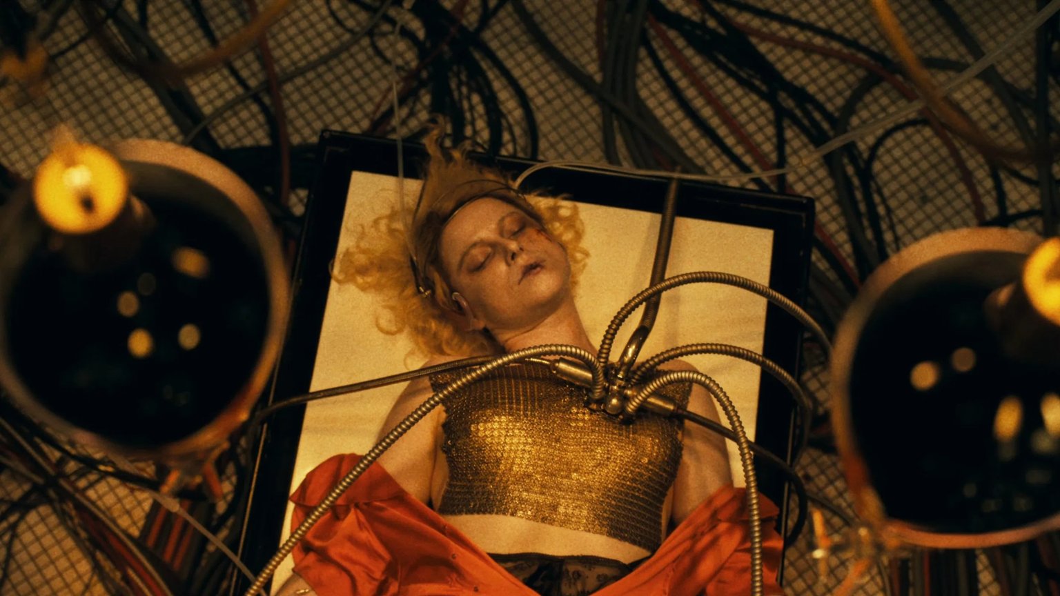 Frankenstein brengt zijn bruid tot leven in huiveringwekkende teaser van 'The Bride!'