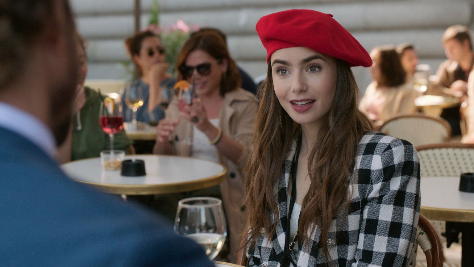 Nieuw op Netflix: dramaserie 'Emily in Paris' met Lily Collins