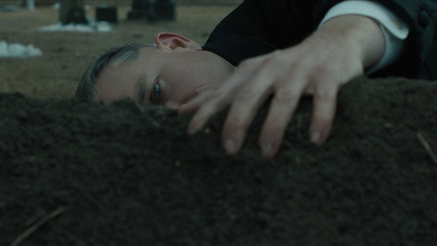 Charlie Hunnam blaast Netflix-kijkers omver met nieuwe thrillerserie: 'Griezelig goed'