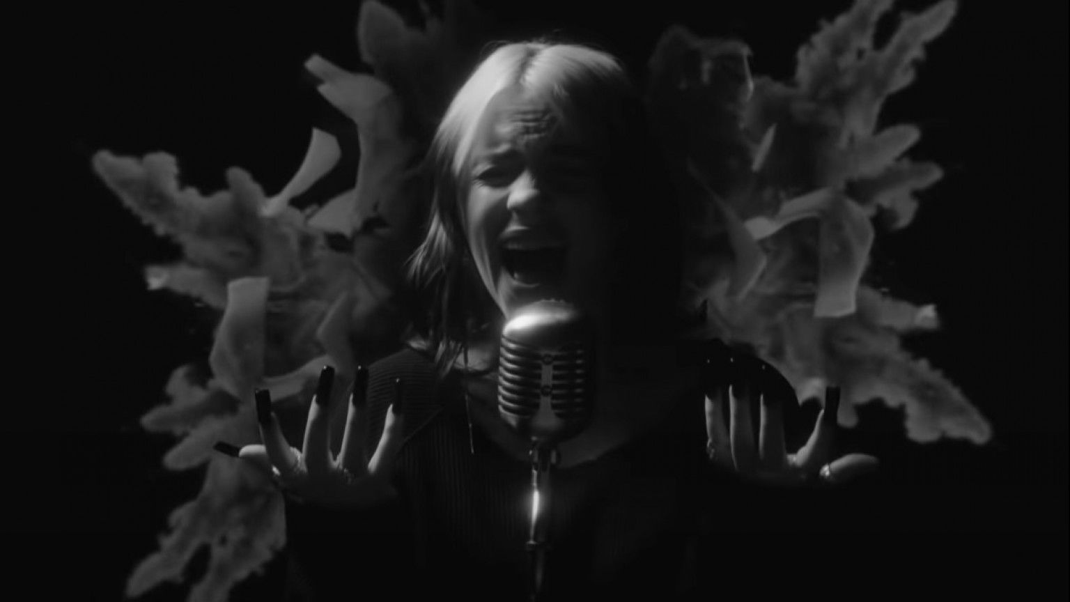 Videoclip van titelsong 'No Time To Die' van Billie Eilish nu te zien
