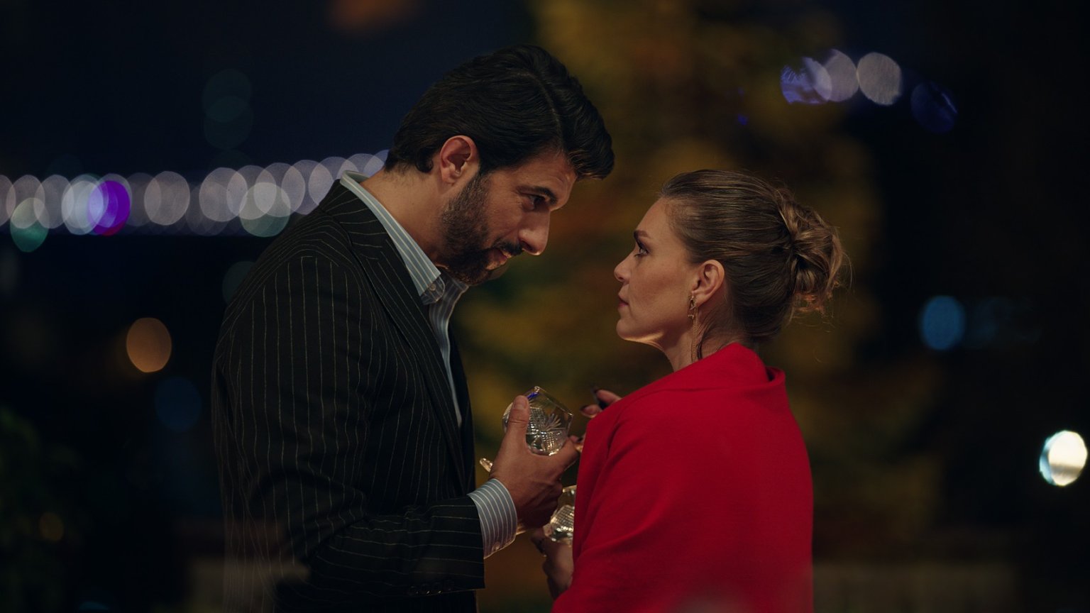 Nieuwe romantische Turkse serie met 'Kara Para Aşk'-ster vanaf vandaag op Netflix