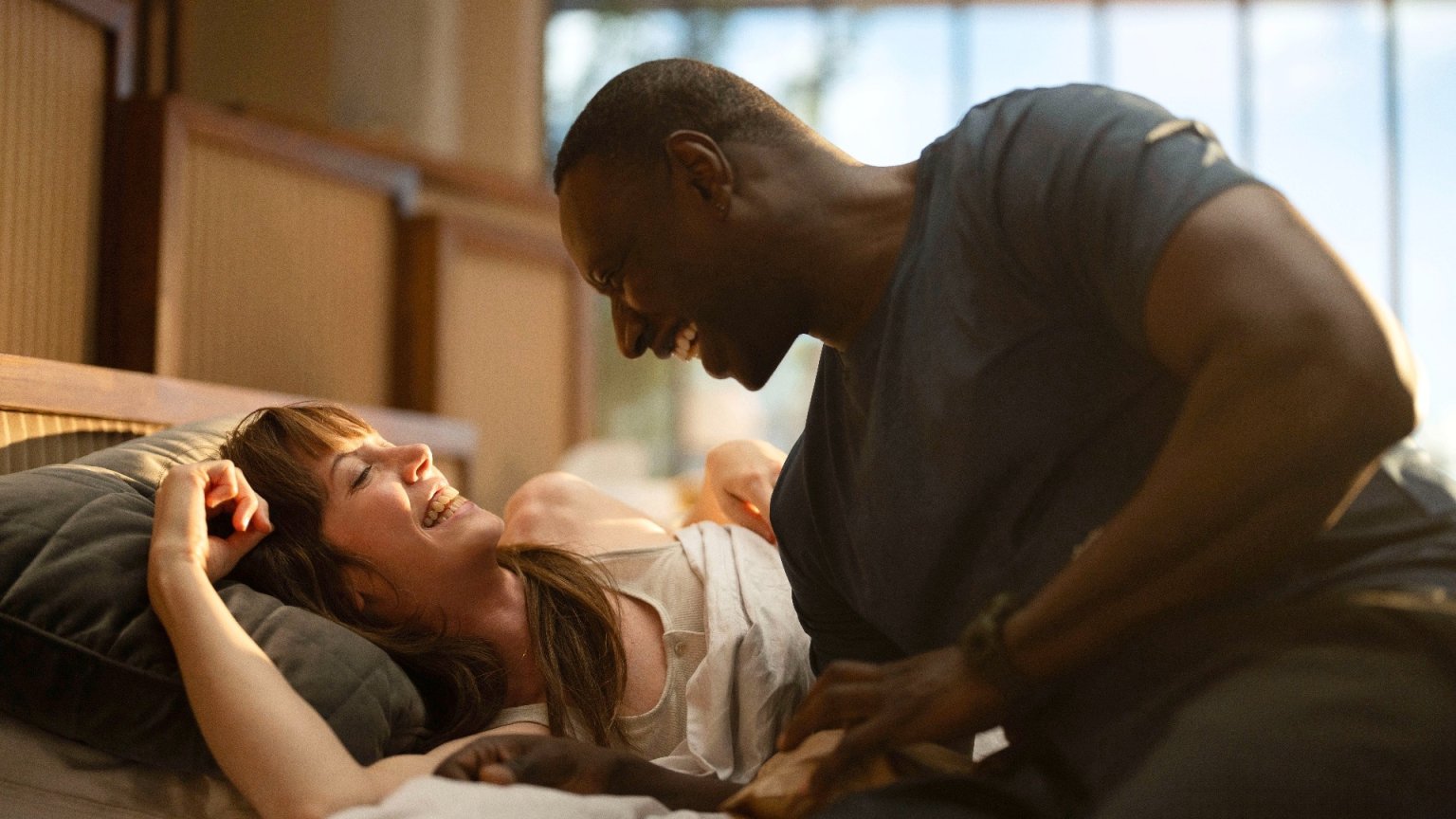 Omar Sy wereldwijd aan kop op Netflix met romantisch verhaal: 'Wat een heerlijke film!'