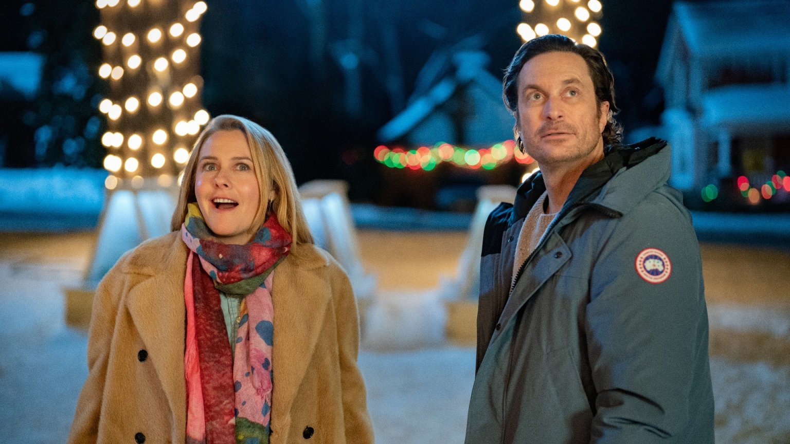 Netflix deelt eerste romantische beelden van nieuwe kerstfilm 'A Merry Little Ex-Mas'