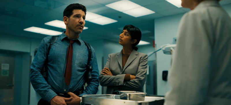 Jon Bernthal als rechercheur Jack. Afbeelding via Netflix © 2025