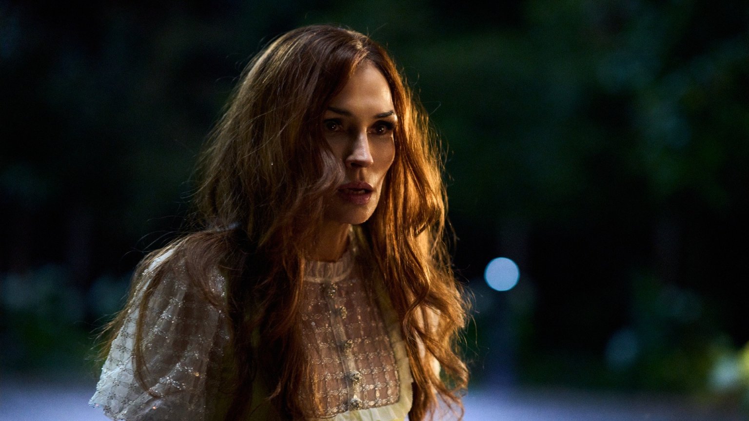 Critici verdeeld over nieuwe Netflix-serie met Famke Janssen: 'Een mislukking'