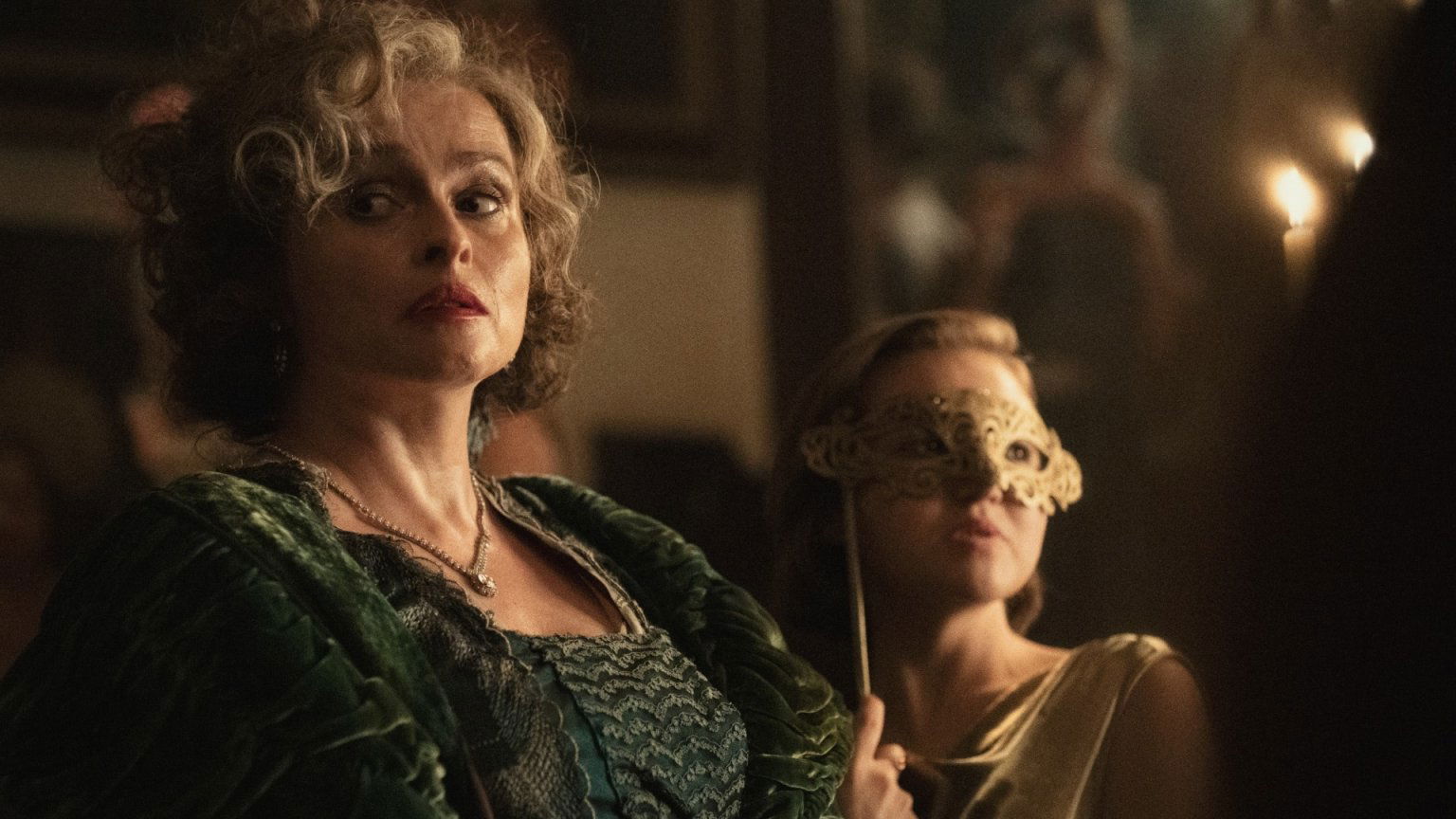 Netflix deelt de teaser van nieuw moordmysterie met Helena Bonham Carter