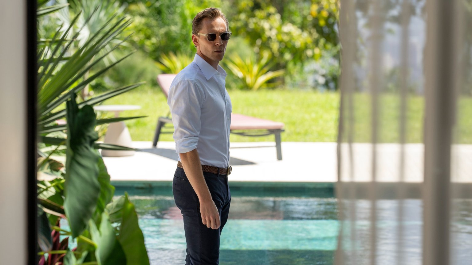 Tom Hiddleston terug in spionage-avontuur in teaser van 'The Night Manager' seizoen 2