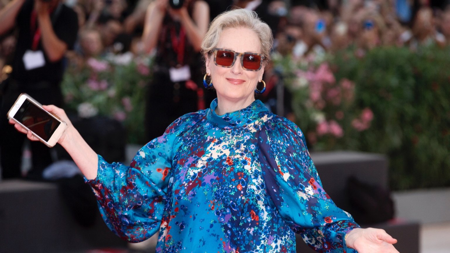 Meryl Streep en Sigourney Weaver duiken in duistere wereld van macht en corruptie in 'Useful Idiots'