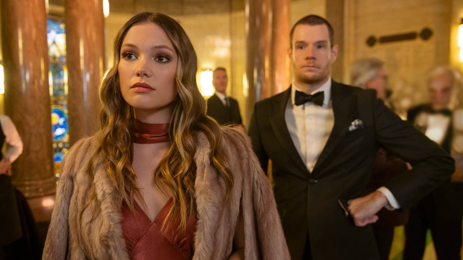 'Jingle Bell Heist' op Netflix: alles over de nieuwe kerst-romcom