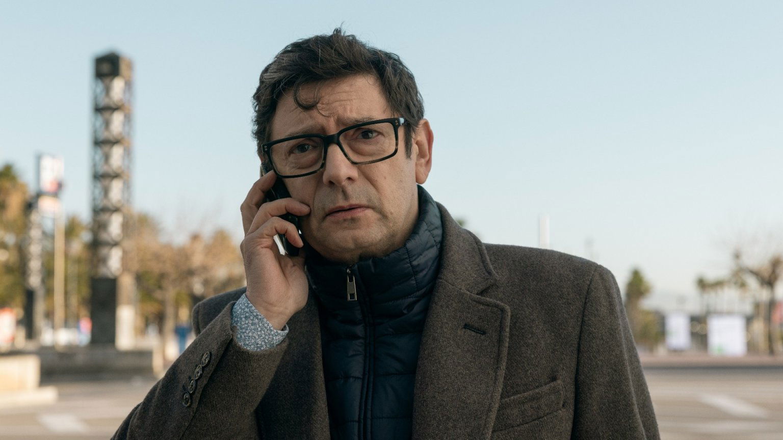 Netflix deelt de trailer van nieuwe Spaanse detectiveserie 'Ciudad de sombras'