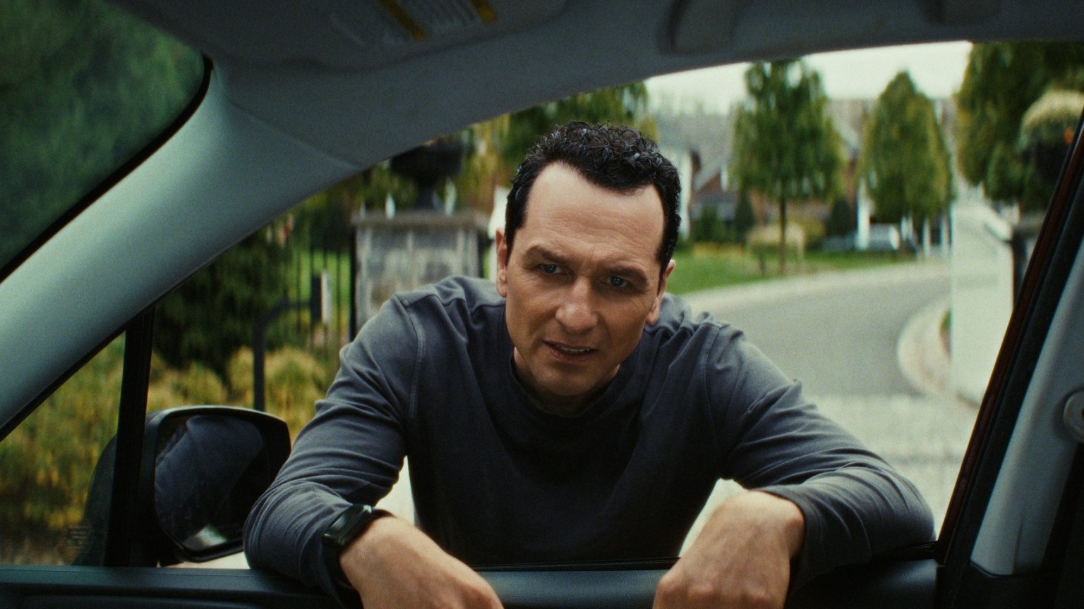 Kijkers omver geblazen door Matthew Rhys in nieuwe Netflix-serie: 'Angstaanjagend'