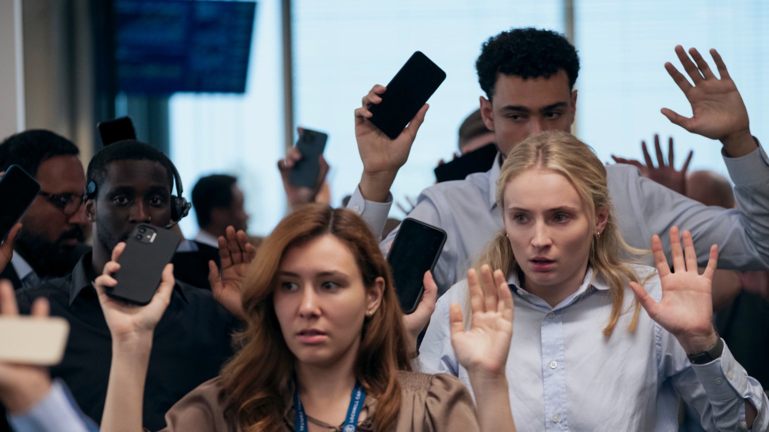 Sophie Turner schittert op eerste beelden van nieuwe thrillerserie 'Steal'