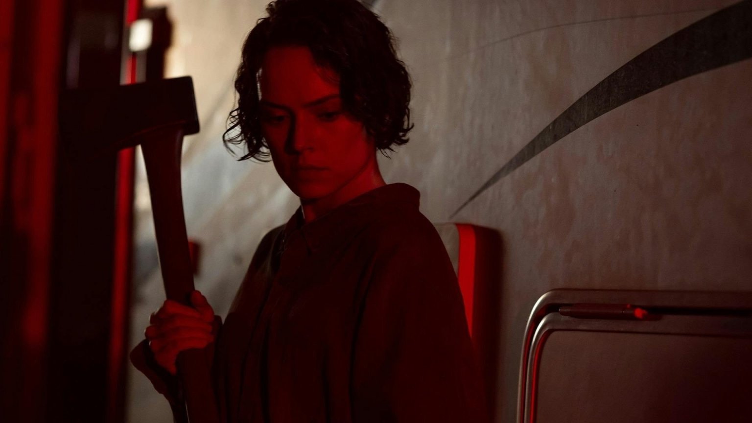 Daisy Ridley vlucht voor zombies in de griezelige trailer van 'We Bury The Dead'