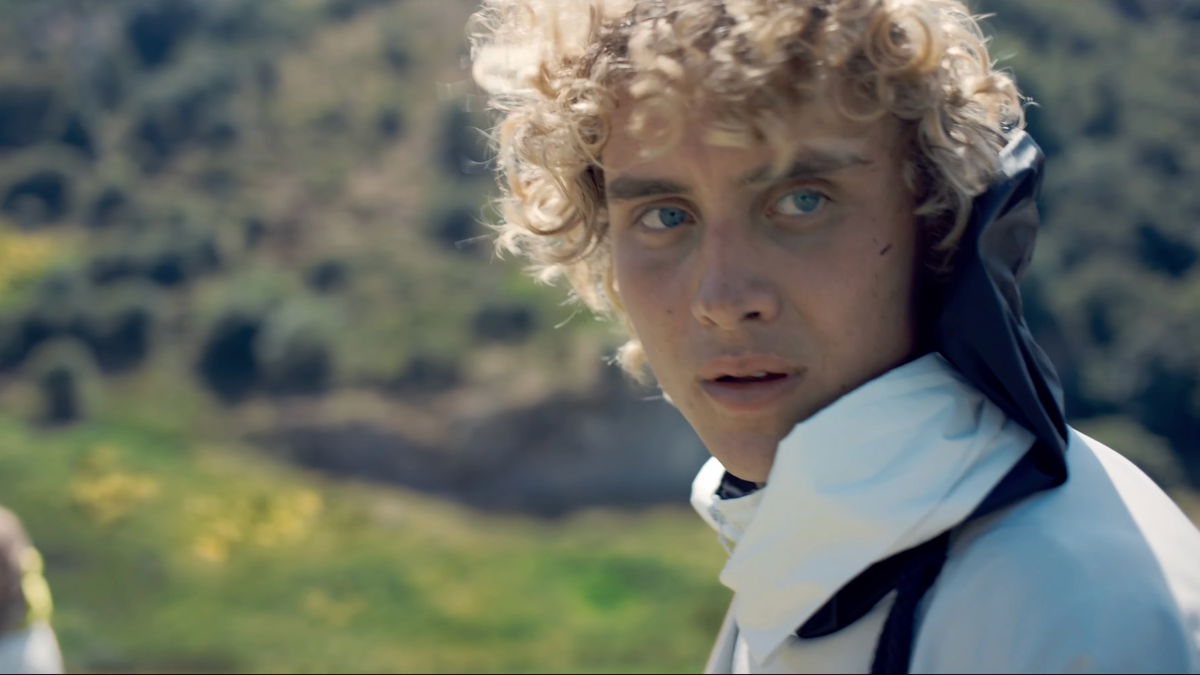 Joseph Zada als Haymitch Abernathy, afbeelding via Lionsgate / YouTube